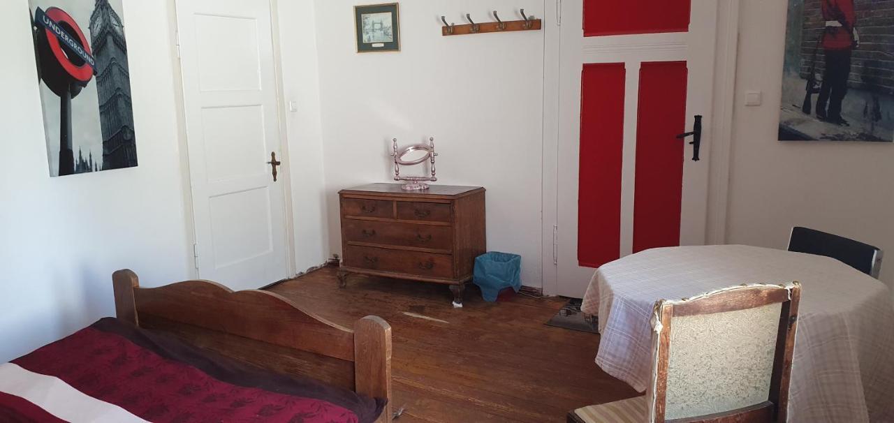 Dom Pod Orlimi Skalami - Blisko Zamku Czocha Apartment Лесна Екстериор снимка