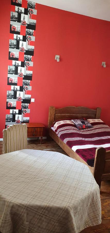 Dom Pod Orlimi Skalami - Blisko Zamku Czocha Apartment Лесна Екстериор снимка