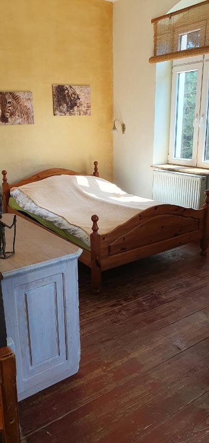 Dom Pod Orlimi Skalami - Blisko Zamku Czocha Apartment Лесна Екстериор снимка