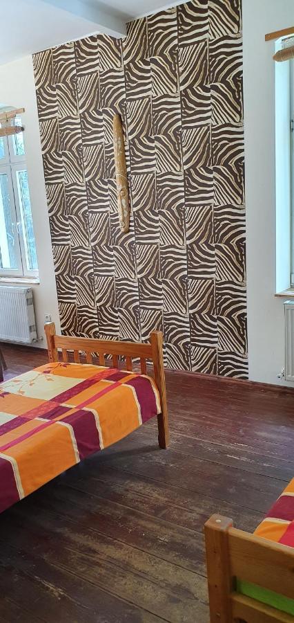 Dom Pod Orlimi Skalami - Blisko Zamku Czocha Apartment Лесна Екстериор снимка
