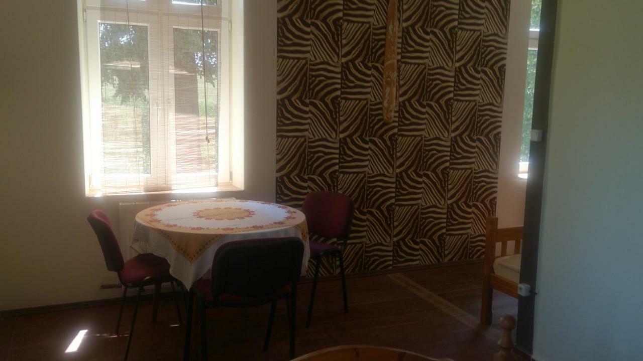 Dom Pod Orlimi Skalami - Blisko Zamku Czocha Apartment Лесна Екстериор снимка