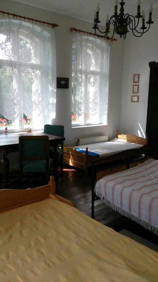 Dom Pod Orlimi Skalami - Blisko Zamku Czocha Apartment Лесна Екстериор снимка